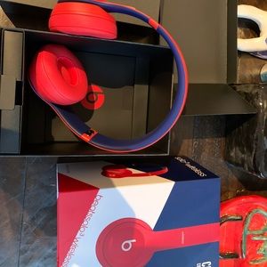 Beats never used , BLUETOOTH AVAILABLE